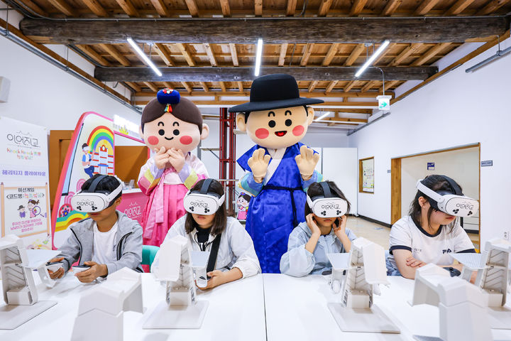 [서울=뉴시스] 이어지교 VR 체험 (사진=국가유산청 제공) 2026.03.06. photo@newsis.com *재판매 및 DB 금지