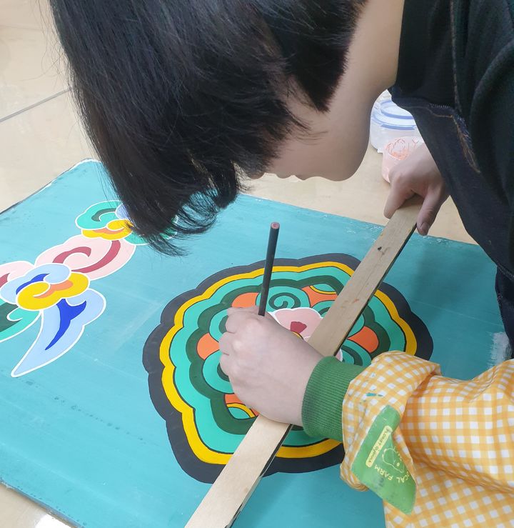 [서울=뉴시스] 전통문화교육원 단청 교육 모습 (사진=전통문화교육원 누리집 갈무리) 2026.03.06. photo@newsis.com *재판매 및 DB 금지