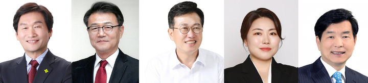 [경산=뉴시스] 경산시장 선거 출마자들. 왼쪽부터 조현일 경산시장, 유윤선 대경대 학장, 이철식 경북도의원, 김기현 전 더불어민주당 경산시지역위원장, 최병국 전 경산시장. 2026.03.06 photo@newsis.com *재판매 및 DB 금지