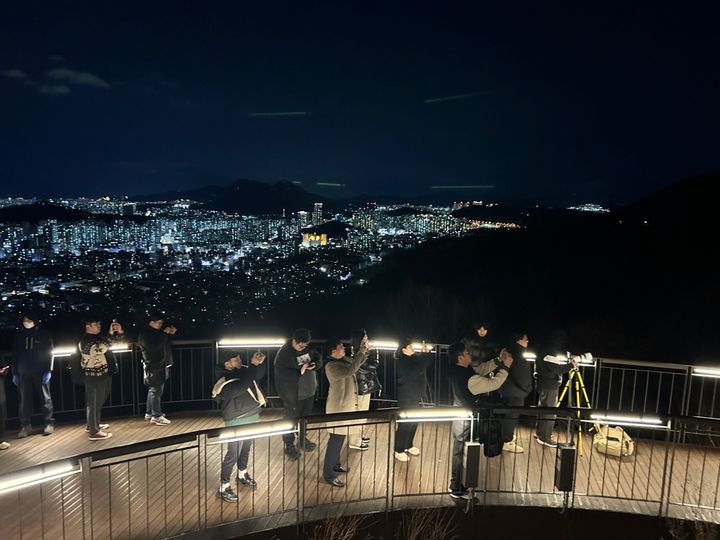 [서울=뉴시스] 중랑구 대표 명소 용마산 스카이워크. 2026.03.06. (사진=중랑구 제공) *재판매 및 DB 금지