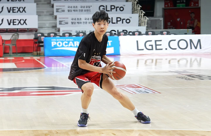 [서울=뉴시스] 프로농구 안양 정관장, 창단 후 첫 유소년 연고선수로 박하율 지명. (사진=안양 정관장 제공) *재판매 및 DB 금지