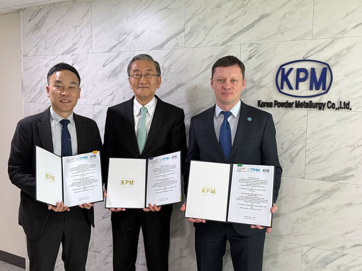 [공주=뉴시스]국립공주대 첨단분말소재부품센터 협약식 기념촬영. (사진=국립공주대 제공) 2026.03.06. photo@newsis.com *재판매 및 DB 금지