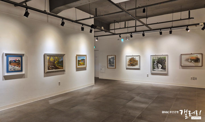 [부산=뉴시스] BNK부산은행은 부산 중구 BNK부산은행갤러리에서 예술의 무한한 영역을 탐험하는 전시를 잇달아 개최한다고 6일 밝혔다. (사진=부산은행 제공) 2026.03.06. photo@newsis.com *재판매 및 DB 금지