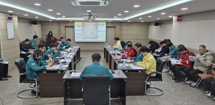[대구=뉴시스] 대구시 '산불재난 대응 도상훈련'. (사진=대구시 제공) 2026.03.06. photo@newsis.com *재판매 및 DB 금지