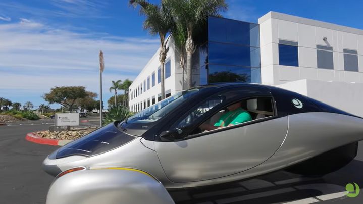 [뉴시스] 미국 스타트업 앱테라 모터스(Aptera Motors)가 태양광을 이용해 달리는 전기차를 처음으로 출고했다. (사진='Aptera' 유튜브) *재판매 및 DB금지 *재판매 및 DB 금지