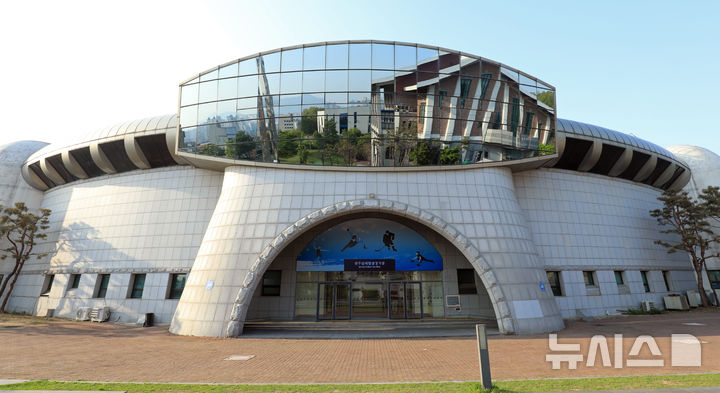 [전주=뉴시스]윤난슬 기자 =전주실내빙상경기장.(사진=전주시설공단 제공) photo@newsis.com