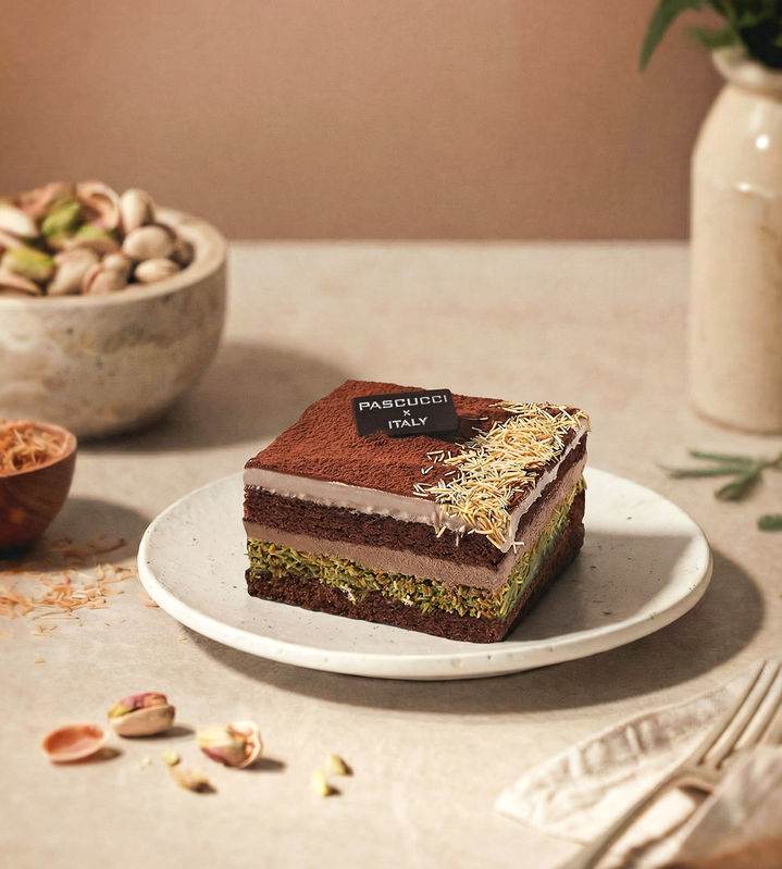 [서울=뉴시스] 파스쿠찌는 두바이 스타일 디저트 '카사타 두바이 케이크'를 출시했다.(사진=파스쿠찌) *재판매 및 DB 금지