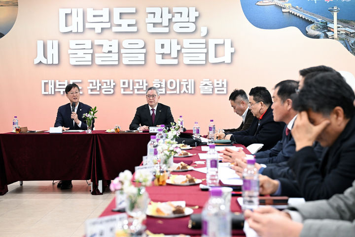 [안산=뉴시스]이민근 안산시장이 5일 경기해양안전체험관에서 열린 '대부도 관광 민관협의체 출범식'에서 인사말을 하고 있다.(사진=안산시 제공)2026.03.06.photo@newsis.com *재판매 및 DB 금지