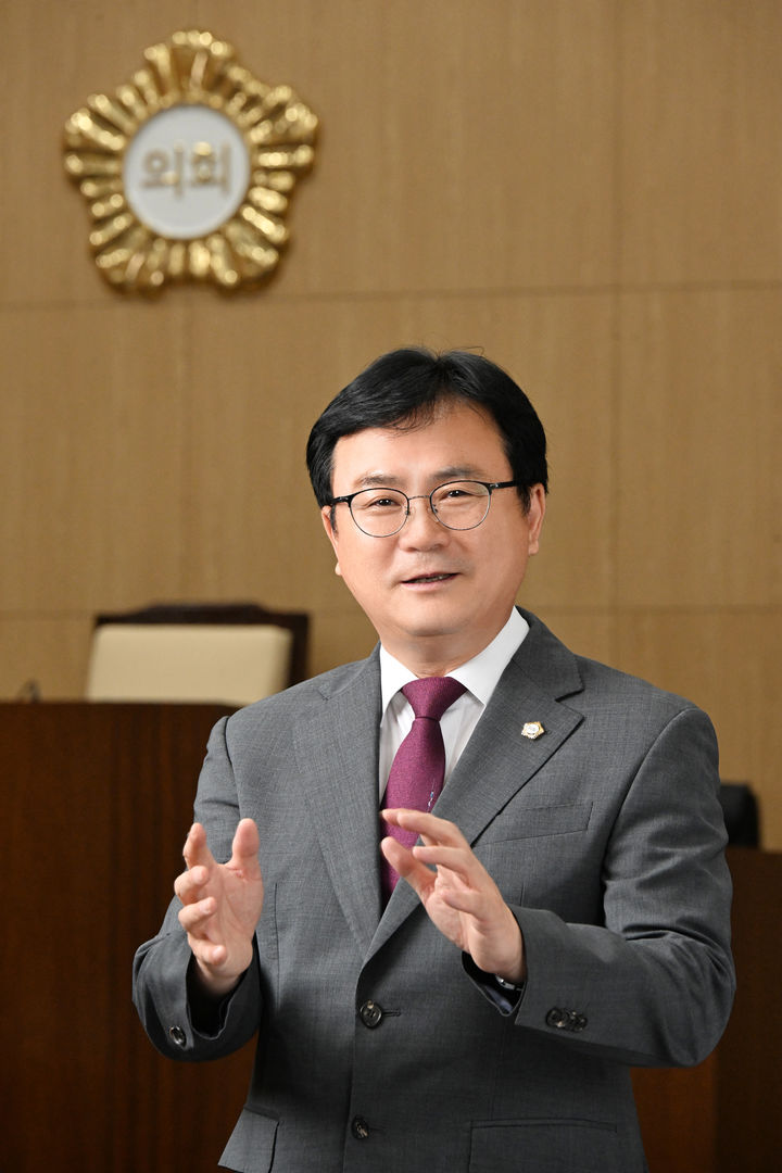 [울산=뉴시스] 울산 울주군의회는 박기홍 의원이 질병이나 부상으로 생계 위협을 받는 소상공인을 보호하기 위해 ‘소상공인 유급병가 지원제도’ 도입 필요성을 제기했다고 6일 밝혔다. 사진은 박기홍 의원. (사진= 울주군의회 제공) 2026.03.06.photo@newsis.com *재판매 및 DB 금지