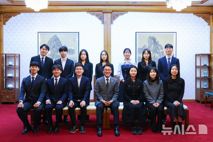 [서울=뉴시스] 김민석 국무총리는 6일 국무총리실 직원들을 대상으로 삼청동 오픈하우스를 시범 운영했다. (사진=총리실 제공) 2026.03.06