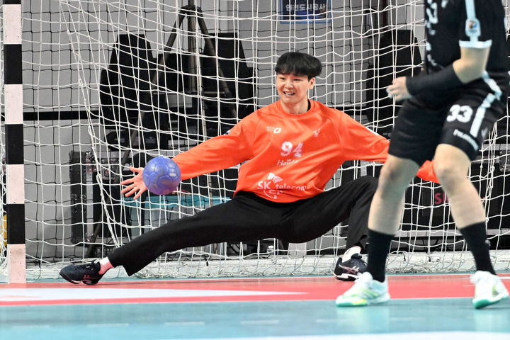 [서울=뉴시스] 핸드볼 SK호크스의 지형진. (사진=한국핸드볼연맹 제공) 2026.03.06. photo@newsis.com *재판매 및 DB 금지