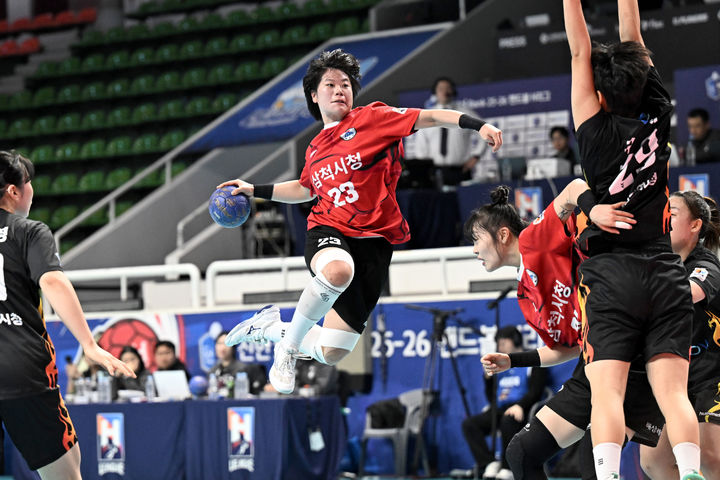 [서울=뉴시스] 여자 핸드볼 삼척시청의 김민서. (사진=한국핸드볼연맹 제공) 2026.03.06. *재판매 및 DB 금지