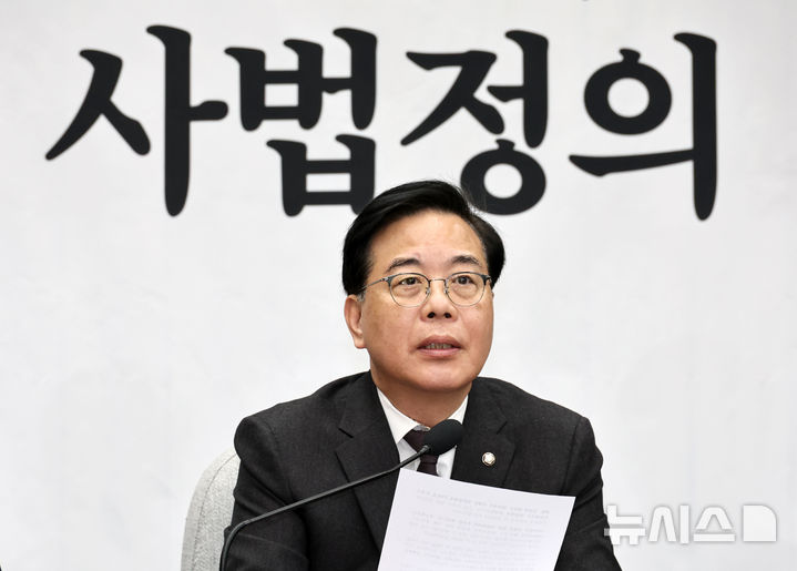 [서울=뉴시스] 김금보 기자 = 송언석 국민의힘 원내대표가 6일 오전 서울 여의도 국회에서 열린 원내대책회의에서 발언하고 있다. 2026.03.06. kgb@newsis.com