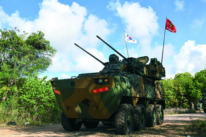 [서울=뉴시스] 해병대사령부는 지난 2월 23일부터 6일까지 태국 일대에서 미국, 태국 등 10개국과 함께 코브라골드 연합훈련에 참가했다고 밝혔다.지난달 27일 차륜형대공포 천호가 대상륙작전을 위해 핫야오 해안 일대를 기동하고 있다. (사진=해병대사령부 제공) 2026.03.06. photo@newsis.com *재판매 및 DB 금지