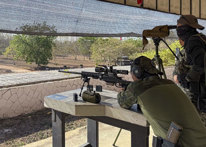 [서울=뉴시스] 해병대사령부는 지난 2월 23일부터 6일까지 태국 일대에서 미국, 태국 등 10개국과 함께 코브라골드 연합훈련에 참가했다고 밝혔다.지난 2일 한국, 태국 수색부대 장병들이 저격사격훈련을 실시하고 있다. (사진=해병대사령부 제공) 2026.03.06. photo@newsis.com *재판매 및 DB 금지