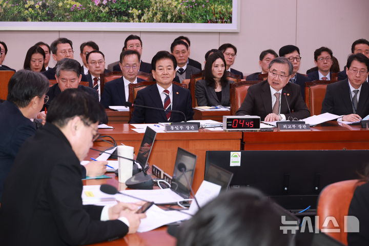 [서울=뉴시스] 고승민 기자 = 조현 외교부 장관이 6일 서울 여의도 국회에서 열린 외교통일위원회 전체회의에서 의원 질의에 답하고 있다. 2026.03.06. kkssmm99@newsis.com