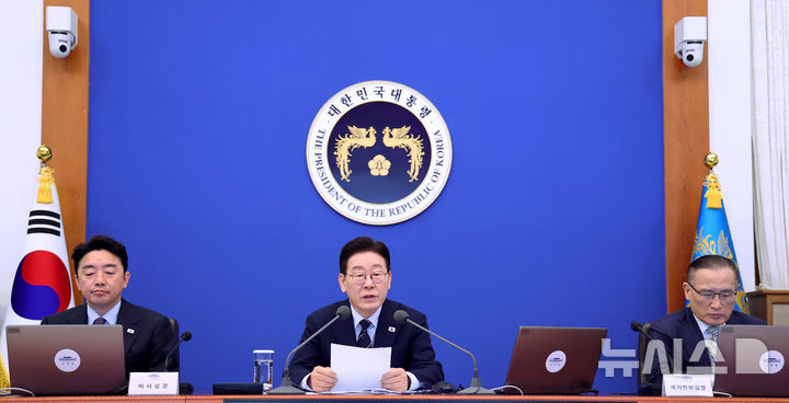 [서울=뉴시스] 최동준 기자 = 이재명 대통령이 6일 청와대에서 열린 수석보좌관회의에서 발언하고 있다. (청와대통신사진기자단) 2026.03.06. photocdj@newsis.com