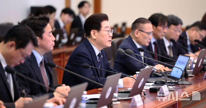 [서울=뉴시스] 최동준 기자 = 이재명 대통령이 6일 청와대에서 열린 수석보좌관회의에서 발언하고 있다. (청와대통신사진기자단) 2026.03.06. photocdj@newsis.com