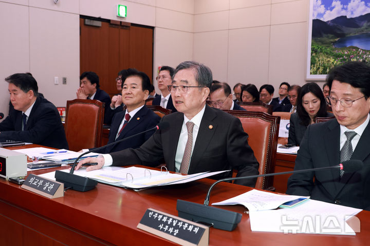 [서울=뉴시스] 고승민 기자 = 조현 외교부 장관이 6일 서울 여의도 국회에서 열린 외교통일위원회 전체회의에서 의원 질의에 답하고 있다. 2026.03.06. kkssmm99@newsis.com