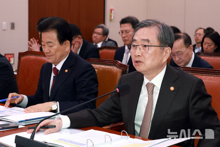 [서울=뉴시스] 고승민 기자 = 조현 외교부 장관이 6일 서울 여의도 국회에서 열린 외교통일위원회 전체회의에서 의원 질의에 답하고 있다. 2026.03.06. kkssmm99@newsis.com