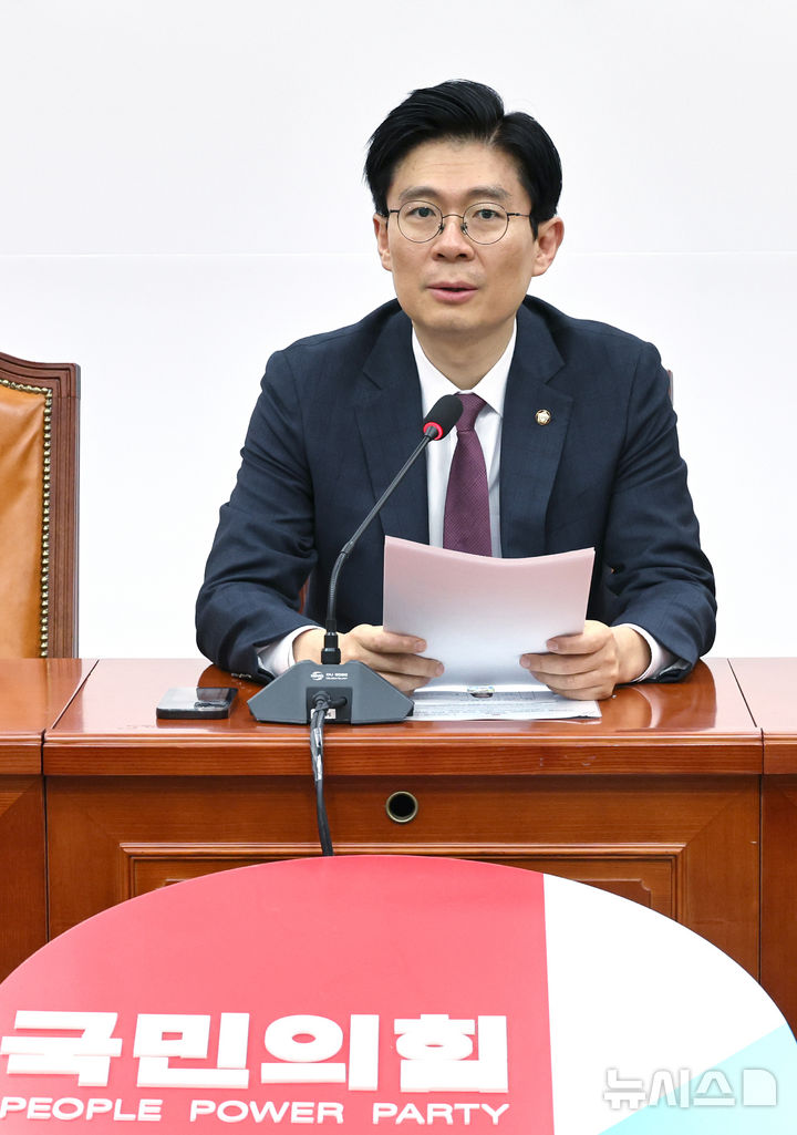 [서울=뉴시스] 김금보 기자 = 조정훈 국민의힘 인재영입위원회 위원장이 6일 오전 서울 여의도 국회에서 3차 인재영입 발표를 하고 있다. 2026.03.06. kgb@newsis.com