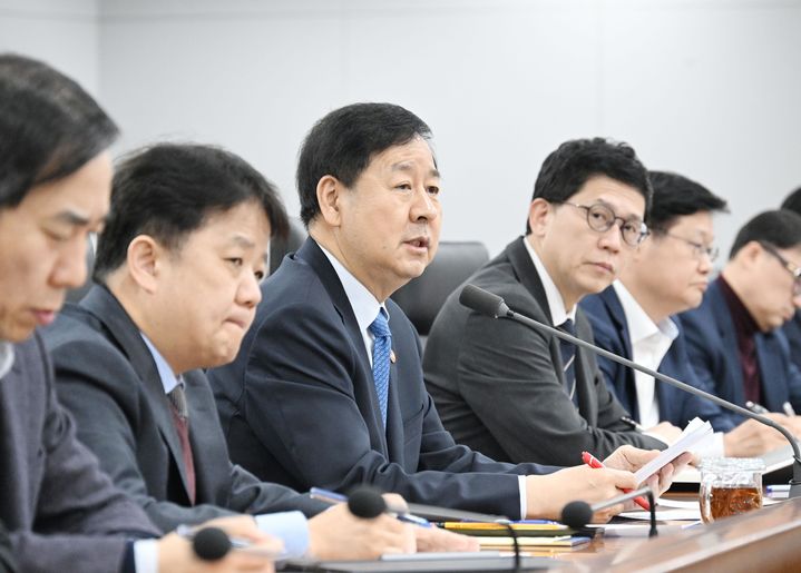 [서울=뉴시스] 구윤철 부총리 겸 재정경제부 장관이 6일 세종시 정부세종청사에서 ' 재정경제부 확대간부회의'를 주재하고 있다. (사진=재정경제부 제공) 2026.03.06. photo@newsis.com *재판매 및 DB 금지