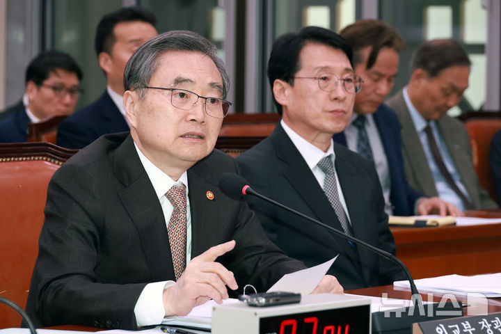 [서울=뉴시스] 고승민 기자 = 조현 외교부 장관이 6일 서울 여의도 국회에서 열린 외교통일위원회 전체회의에서 의원 질의에 답하고 있다. 2026.03.06. kkssmm99@newsis.com