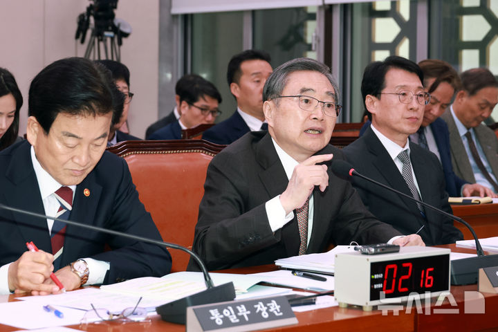 [서울=뉴시스] 고승민 기자 = 조현 외교부 장관이 6일 서울 여의도 국회에서 열린 외교통일위원회 전체회의에서 의원 질의에 답하고 있다. 2026.03.06. kkssmm99@newsis.com