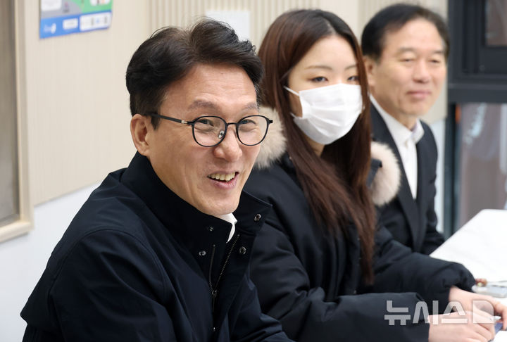 [서울=뉴시스] 김혜진 기자 = 김민석 국무총리가 6일 오후 서울 관악구 관악봉천 청년 공공임대주택을 방문해 입주청년들과 간담회에서 발언하고 있다. (공동취재) 2026.03.06. photo@newsis.com