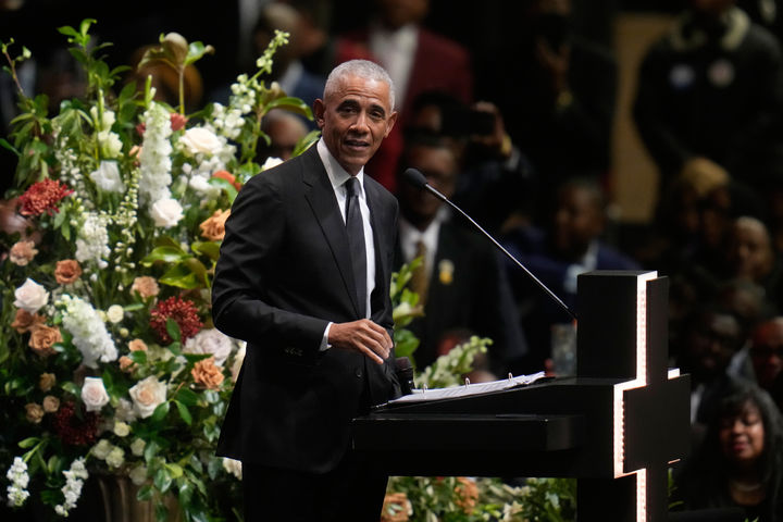 [시카고=AP/뉴시스]버락 오바마 전 미 대통령이 6일(현지시각) 시카고 희망의 집에서 열린 진보 시민운동가 재시 잭슨 목사의 장례식에서 추도 연설을 하고 있다. 2026.3.7.