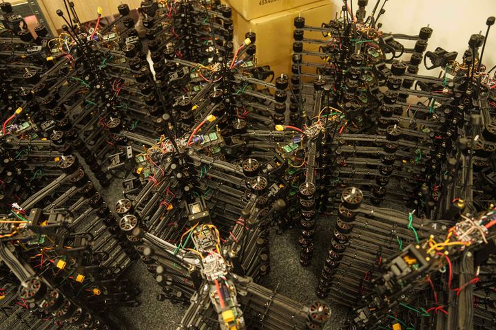 [AP/뉴시스] 우크라이나 '제너럴 체리' 회사 창고에 1인칭 시점(FPV) 드론이 쌓여 있다. (사진=뉴시스DB)