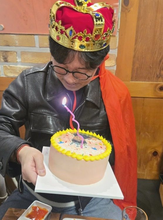 [서울=뉴시스] 방송인 송은이가 장항준 감독의 영화 '왕과 사는 남자' 1000만 돌파를 축하했다. (사진=송은이 인스타그램) 2026.03.07. photo@newsis.com *재판매 및 DB 금지