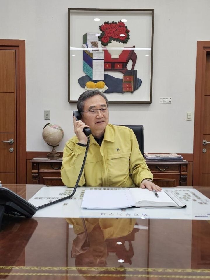 [서울=뉴시스]조현 외교부 장관은 7일 압둘라티프 빈 라시드 알 자야니 바레인 외교장관과 전화 통화를 갖고 우리 국민 귀국을 위한 바레인 정부의 지원을 요청했다.(사진 외교부 제공) *재판매 및 DB 금지