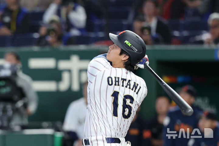 [도쿄=뉴시스] 권창회 기자 = 7일 일본 도쿄돔에서 열린 2026 WBC 조별리그 C조 2차전 한국과 일본의 경기, 3회말 1사서 일본 쇼헤이 오타니가 1점 홈런을 치고 있다. 2026.03.07. kch0523@newsis.com