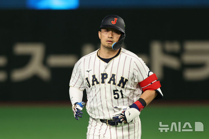 [도쿄=뉴시스] 권창회 기자 = 7일 일본 도쿄돔에서 열린 2026 WBC 조별리그 C조 2차전 한국과 일본의 경기, 3회말 1사서 일본 스즈키가 1점 홈런을 치고 있다. 2026.03.07. kch0523@newsis.com