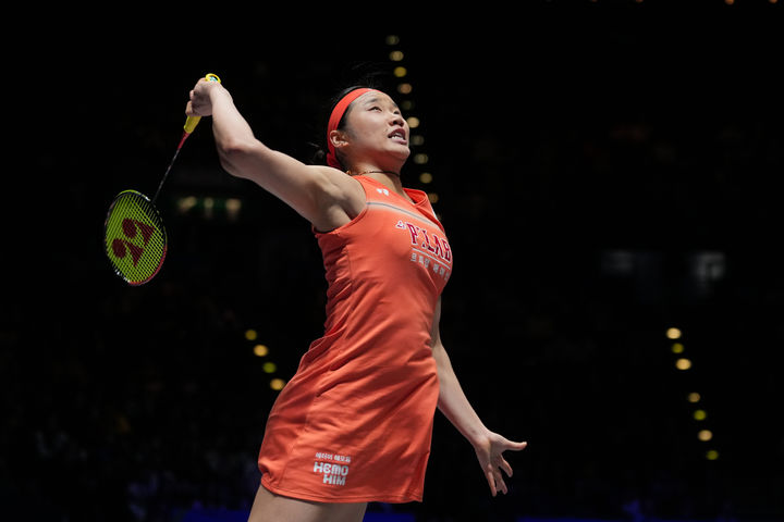 [버밍엄=AP/뉴시스] 안세영이 7일(현지 시간) 영국 버밍엄 유틸리타 아레나에서 열린 2026 세계배드민턴연맹(BWF) 월드 투어(슈퍼 1000) 전영오픈 여자 단식 준결승에서 천위페이(중국)와 경기하고 있다. 2연패를 노리는 안세영이 2-1(20-22 21-9 21-12)로 승리하고 결승에 올라 왕즈이(중국)와 우승을 다툰다. 2026.03.08.