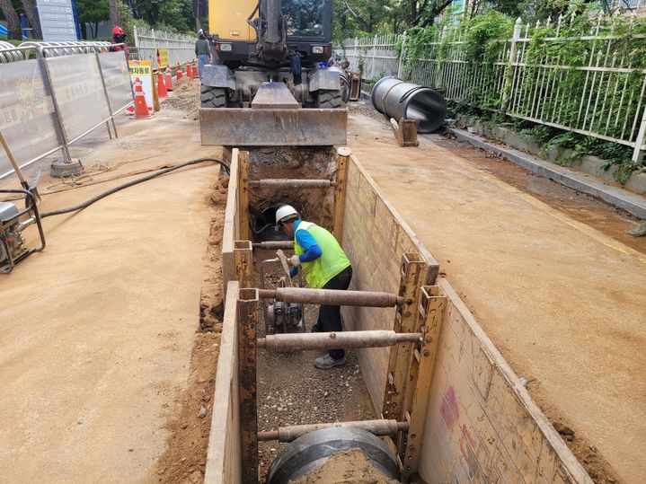 [뉴시스] 노후 하수관로 정비 모습. (사진=양천구 제공) *재판매 및 DB 금지