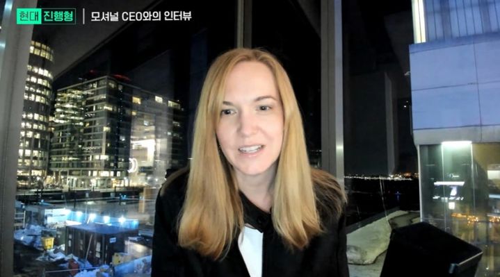 현대자동차그룹 자율주행 합작법인 모셔널의 로라 메이저 최고경영자(CEO)가 현대차그룹 공식 팟캐스트 채널 '현대진행형'에 출연해 모셔널의 자율주행기술 비전을 공유하고 올해 말 무인 로보택시 상용화 준비가 성공적으로 진행되고 있다고 밝혔다.(사진제공=현대차) *재판매 및 DB 금지