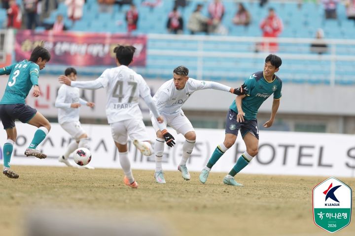 [서울=뉴시스] 프로축구 K리그2 부산 아이파크의 크리스찬. (사진=한국프로축구연맹 제공) *재판매 및 DB 금지
