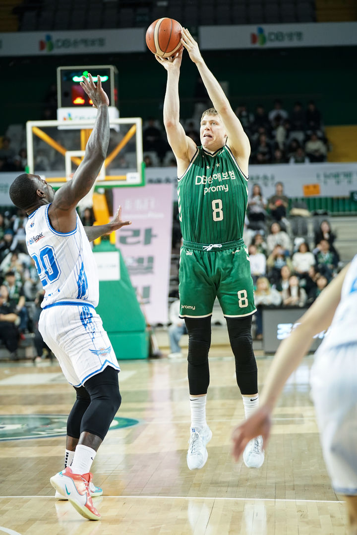 [서울=뉴시스] 프로농구 원주 DB의 헨리 엘런슨. (사진=KBL 제공) *재판매 및 DB 금지