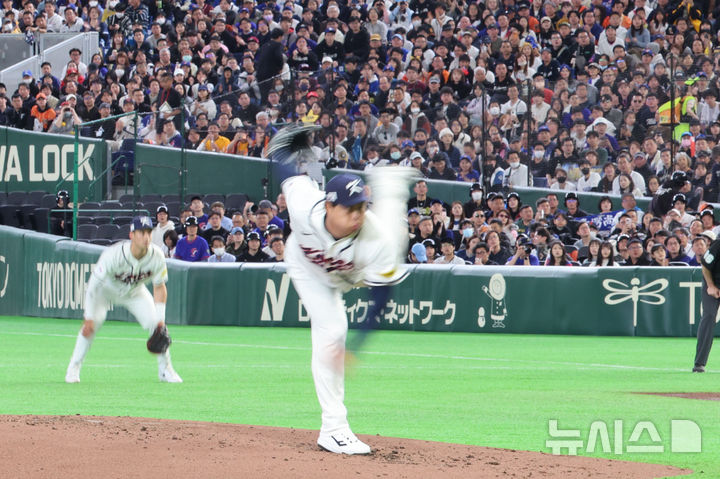 [도쿄=뉴시스] 권창회 기자 = 8일 일본 도쿄돔에서 열린 2026 WBC 조별리그 C조 3차전 한국과 대만의 경기, 3회초 한국 선발 류현진이 역투하고 있다. 2026.03.08. kch0523@newsis.com