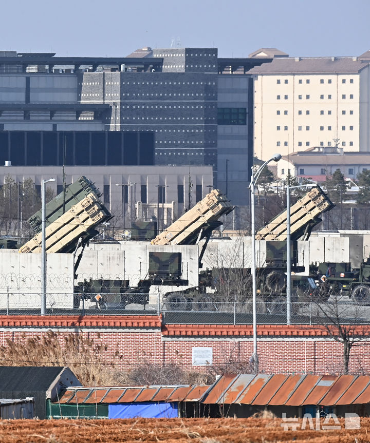 [평택=뉴시스] 김종택 기자 = 경기 평택시 캠프 험프리스에 지대공 유도 미사일 패트리엇(PAC-3)이 배치되어 있다. 2026.04.24. jtk@newsis.com