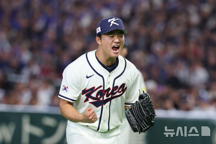 [도쿄=뉴시스] 권창회 기자 = 8일 일본 도쿄돔에서 열린 2026 WBC 조별리그 C조 3차전 한국과 대만의 경기, 한국 고우석이 9회초를 무실점으로 마무리 한 뒤 포효하고 있다. 2026.03.08. kch0523@newsis.com