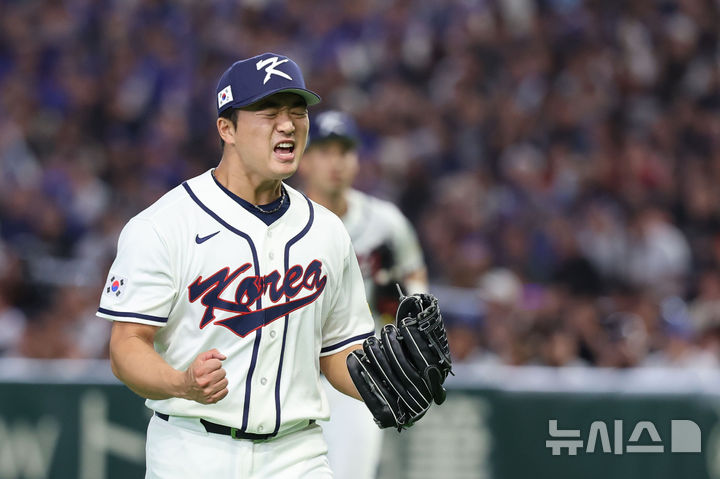 [도쿄=뉴시스] 권창회 기자 = 8일 일본 도쿄돔에서 열린 2026 WBC 조별리그 C조 3차전 한국과 대만의 경기, 한국 고우석이 9회초를 무실점으로 마무리 한 뒤 포효하고 있다. 2026.03.08. kch0523@newsis.com