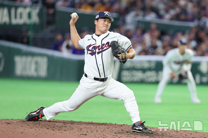 [도쿄=뉴시스] 권창회 기자 = 8일 일본 도쿄돔에서 열린 2026 WBC 조별리그 C조 3차전 한국과 대만의 경기, 9회초 한국 고우석이 역투하고 있다. 2026.03.08. kch0523@newsis.com