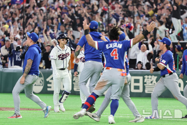 [도쿄=뉴시스] 권창회 기자 = 8일 일본 도쿄돔에서 열린 2026 WBC 조별리그 C조 3차전 한국과 대만의 경기, 연장승부 끝에 5-4로 패배한 한국 김도영이 아쉬워하고 있다. 2026.03.08. kch0523@newsis.com