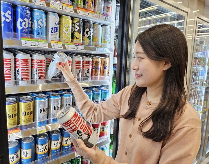 CU가 오는 11일 인기 유튜버 '마츠다 부장'과 콜라보해 재패니즈 스타일 라거 '마츠다 비어 캔맥주'(4500원·Alc.5.0%)를 선보인다고 9일 밝혔다 *재판매 및 DB 금지