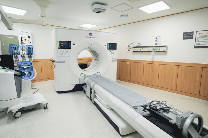 [부산=뉴시스] 초고속 CT장비 'Revolution APEX Elite'. (사진=인제대학교 부산백병원 제공) 2026.03.09. photo@newsis.com *재판매 및 DB 금지