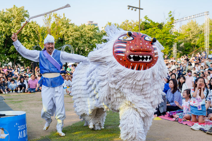 '연희집단 The 광대' 공연 장면. (사진=서울문화재단 제공) *재판매 및 DB 금지