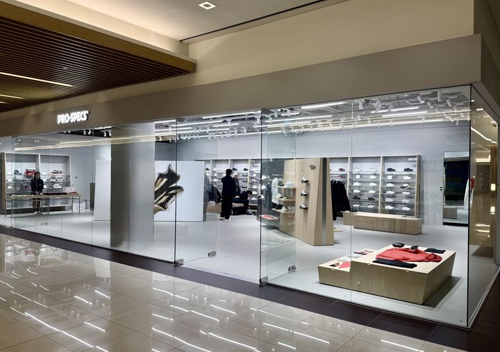 국내 스포츠 브랜드 '프로-스펙스'가 올해 봄여름 시즌을 기점으로 대대적인 리브랜딩 작업에 나선다고 9일 밝혔다. *재판매 및 DB 금지